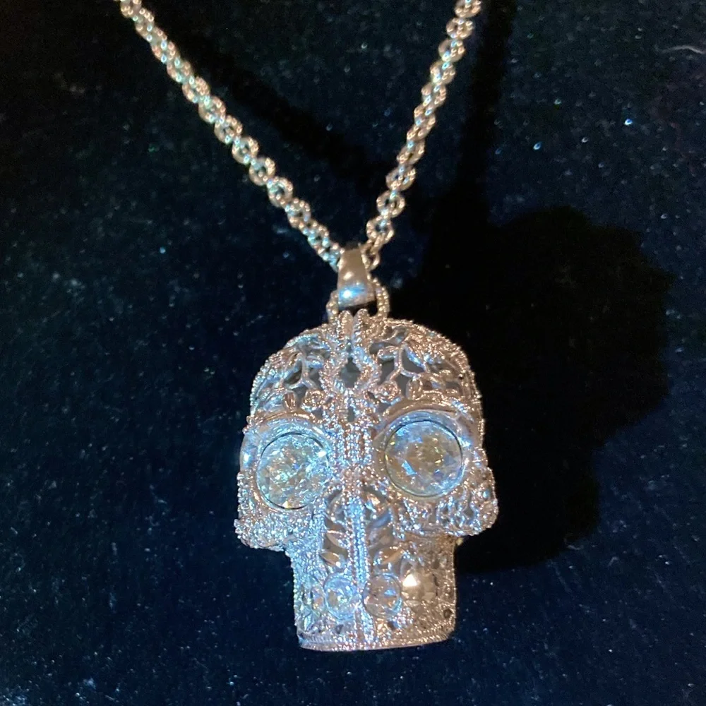 Alexander McQueen Crystal Scull Pendant Necklace. - Picture 3 of 13